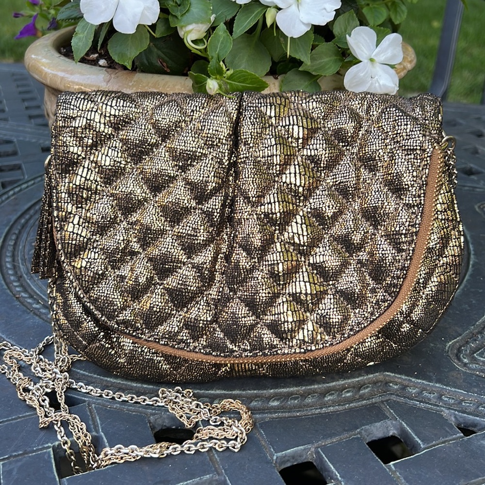 GAP soft textured quilted bag with chain strap